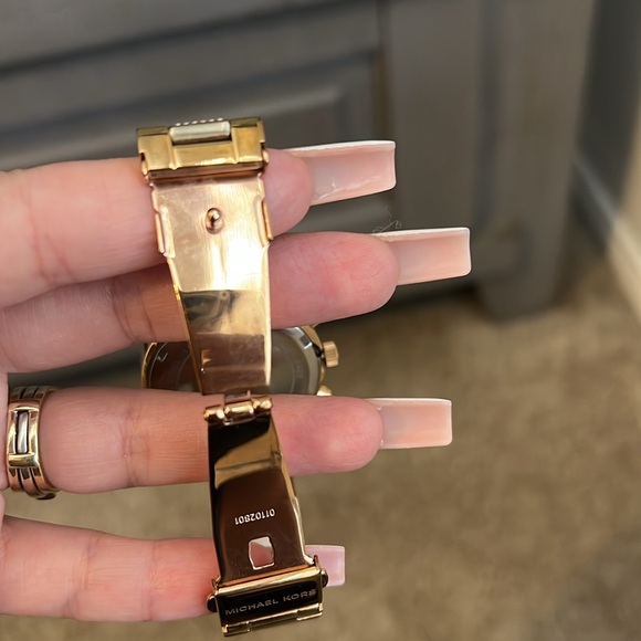Michael Kors rose gold watch - Picture 5 of 10